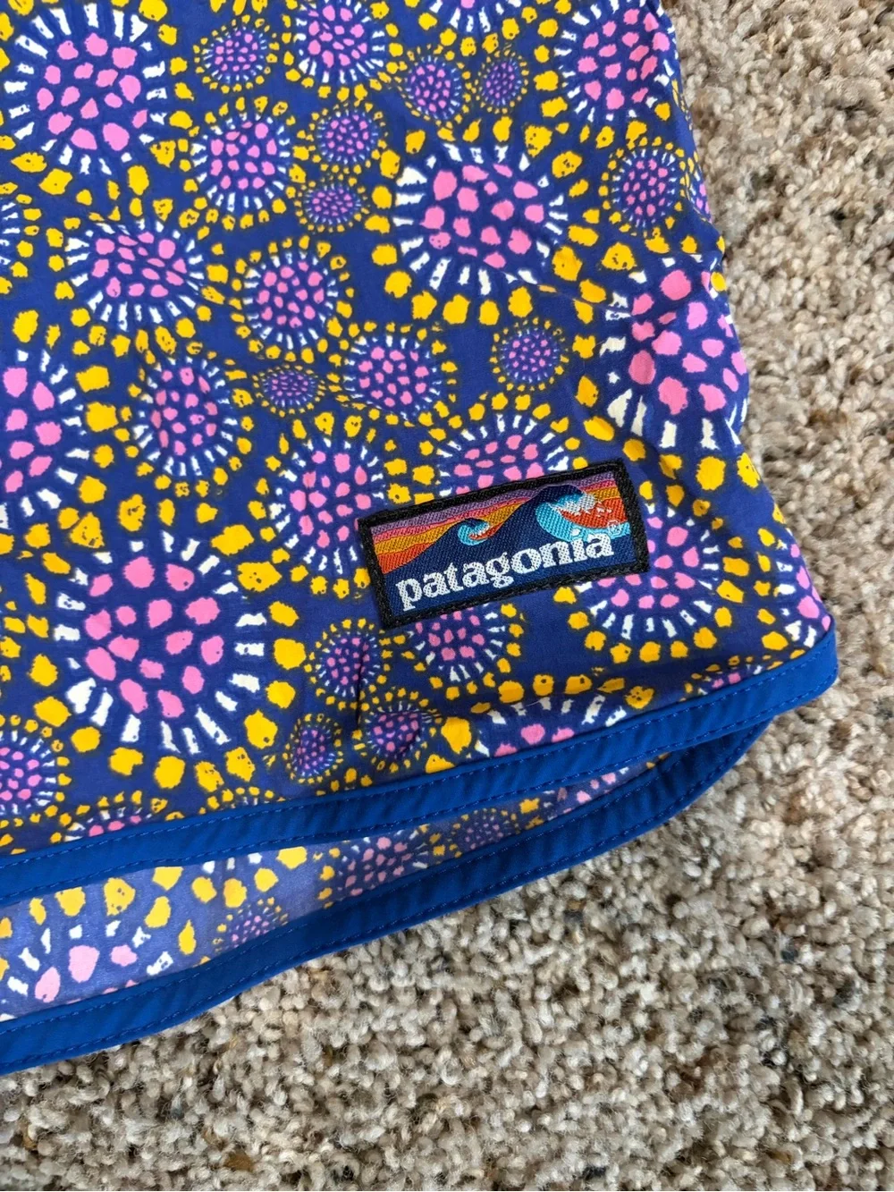 NWOT Patagonia Swim Trunks, Men’s Large Scallop Hem Wavefarer Boardshorts